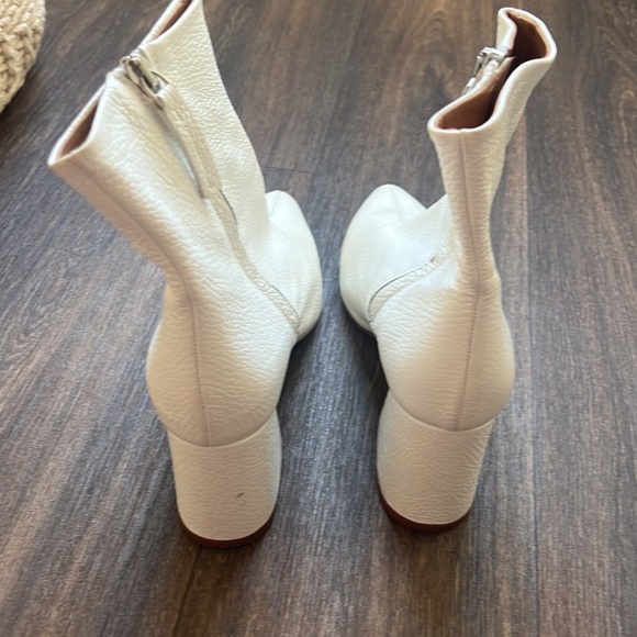 Thursday White Pointed Boots - Picture 4 of 9